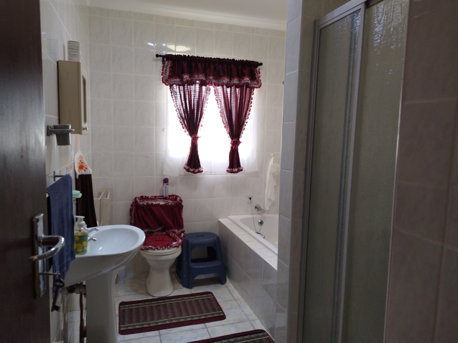 3 Bedroom Property for Sale in Fraaiuitsig Western Cape